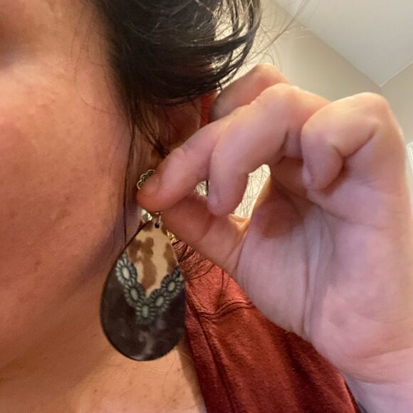 Western print, teardrop stud dangle earrings - Picture 3 of 3